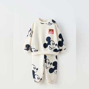 Zara x Disney Mickey Mouse White and Black Sweatshirt and Pants Set size 3T